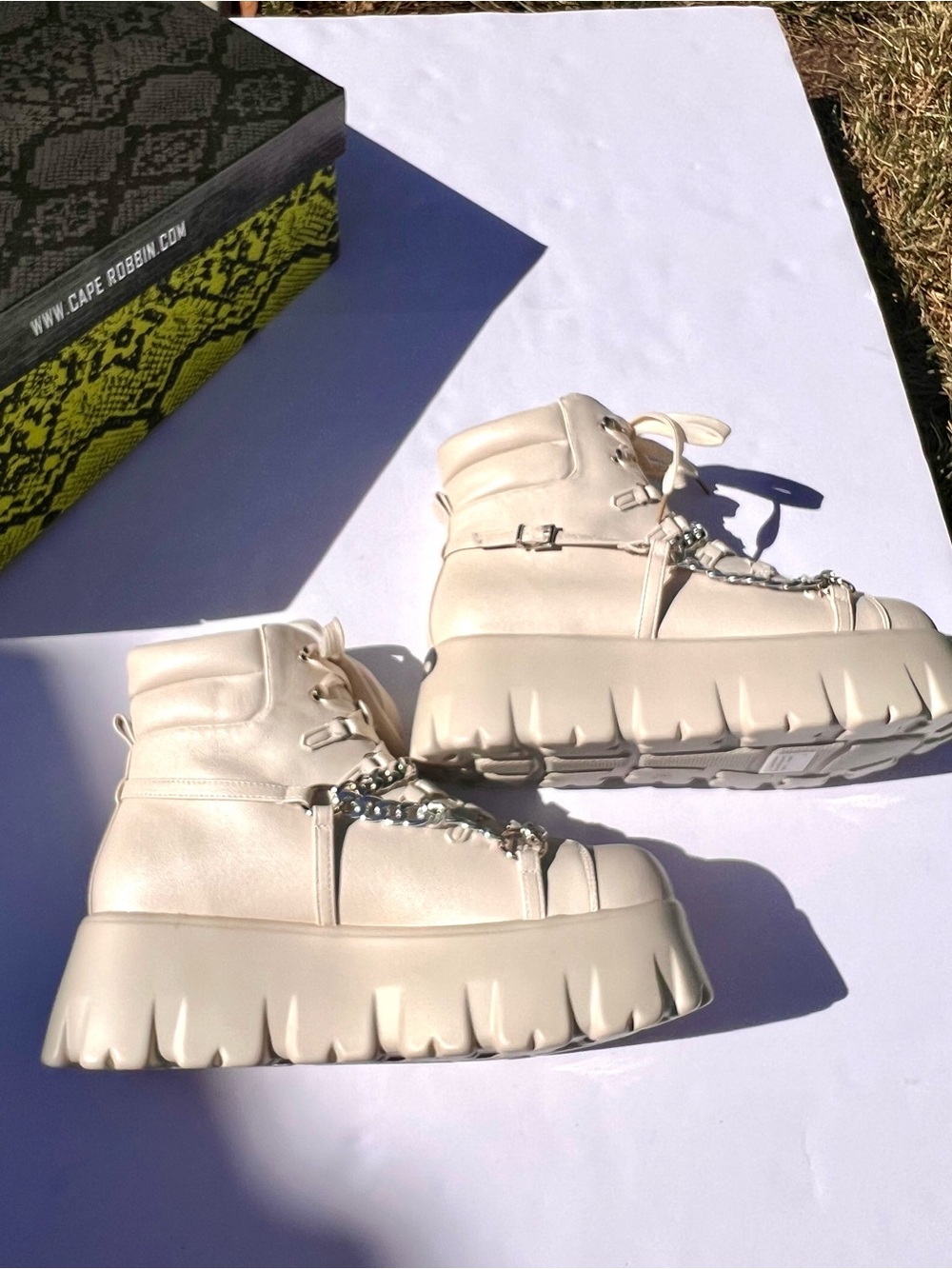 Chunky Platform Combat
Boots w/Silver Chains in Off White/Cream; Military Grunge - Picture 6 of 15